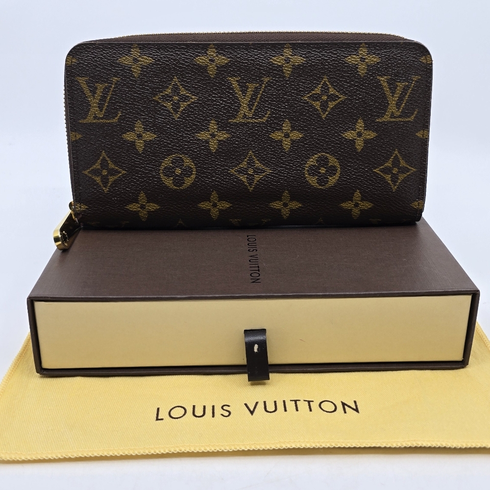 Louis Vuitton Zippy Wallet